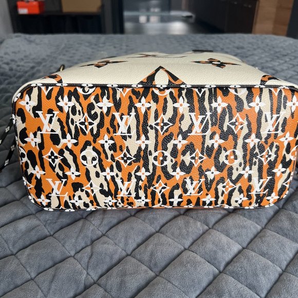 Louis Vuitton  Monogram Giant Jungle Neverfull MM Ivory - Picture 4 of 6